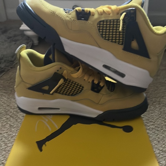 AIR JORDAN 4 RETRO GS 'LIGHTNING' 2021 - Picture 6 of 9